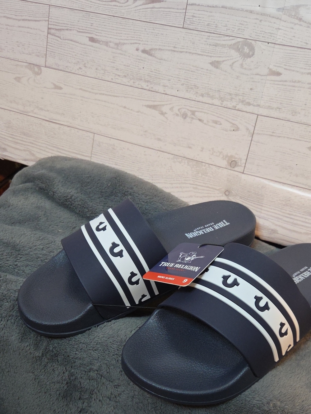 True Religion Navy Blue and White Men's Slide Sandals Sz 9